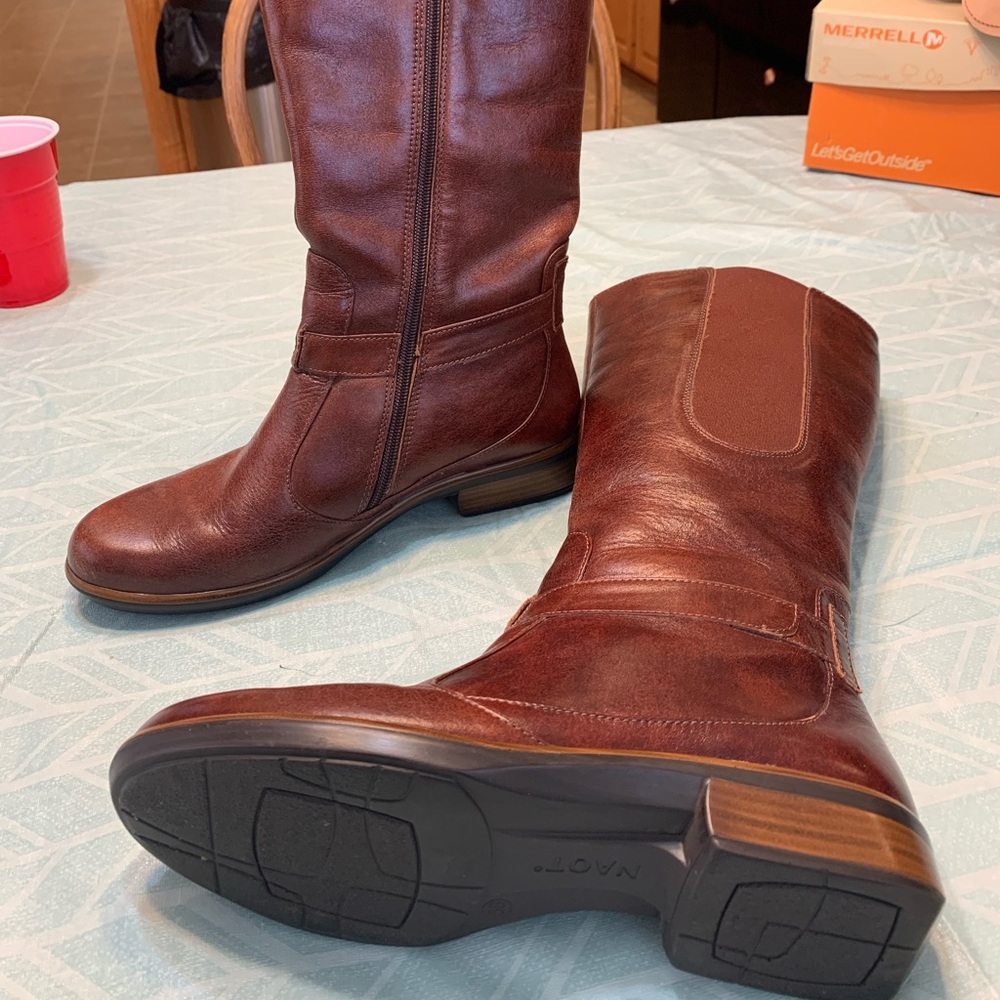 Authentic. Brown Naot boots. Side zipper. Leather.